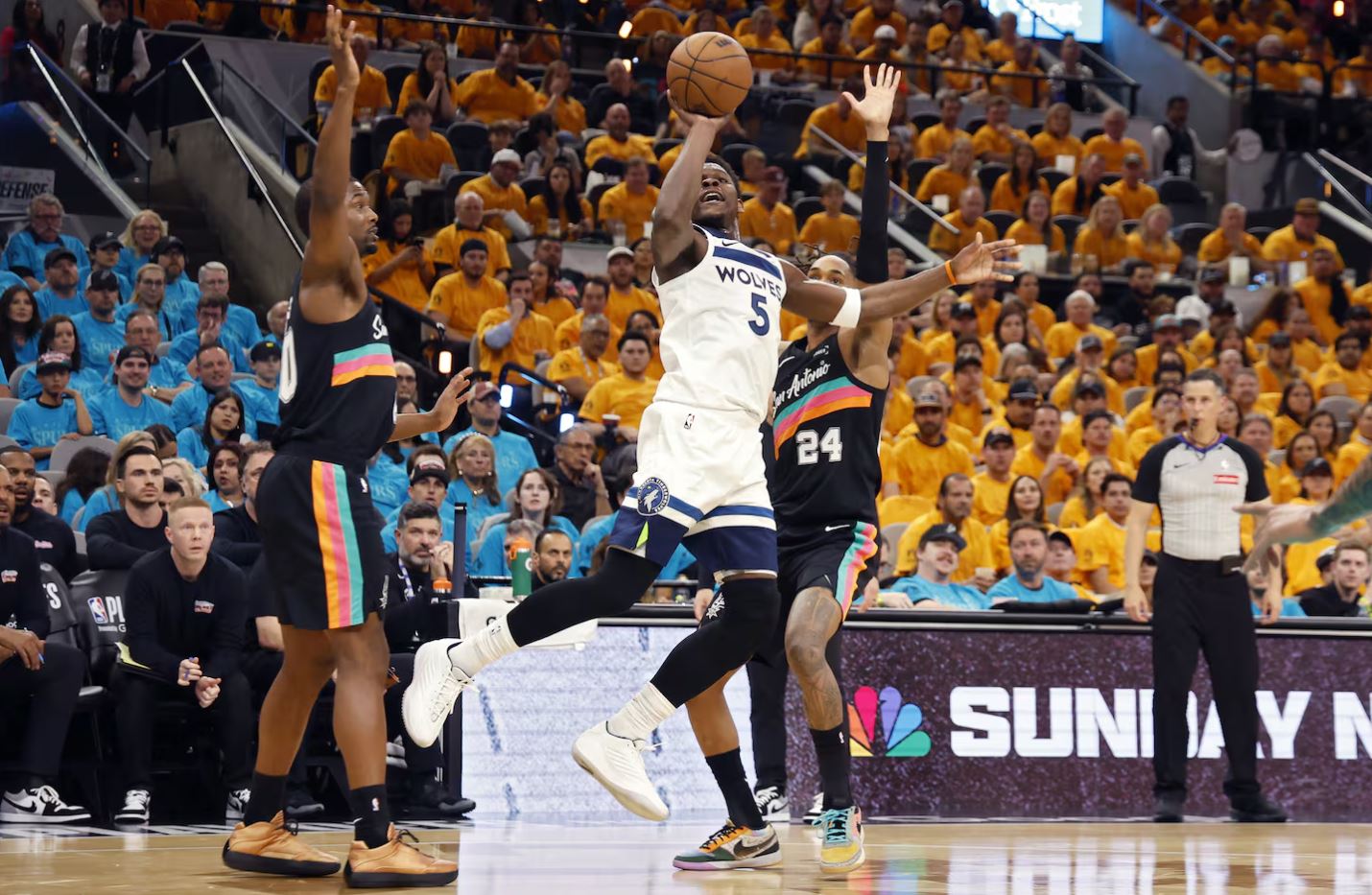 Anthony Edwards anotó 18 puntos en su inesperado regreso tras una lesión, y los Minnesota Timberwolves superaron una gran actuación de Victor Wembanyama para vencer a los San Antonio Spurs 104-102