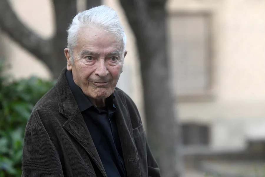 El diseñador de España Cruz Novillo.