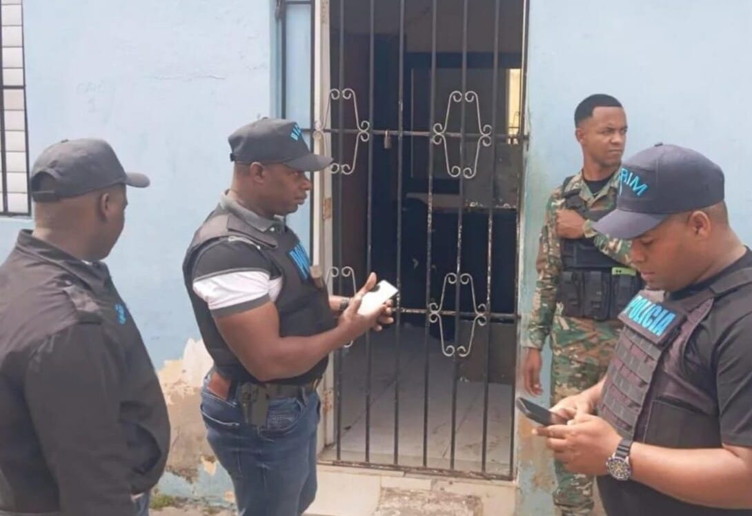 Reportan presunto feminicidio en Santo Domingo Este.