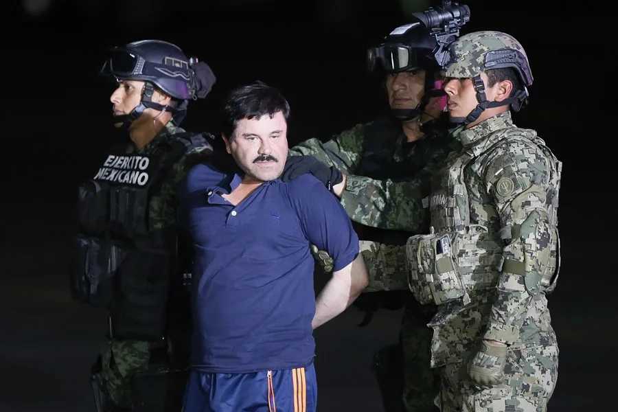 Fotografía de archivo de la captura del narcotraficante Joaquín 'El Chapo' Guzmán. EFE/José Méndez.
