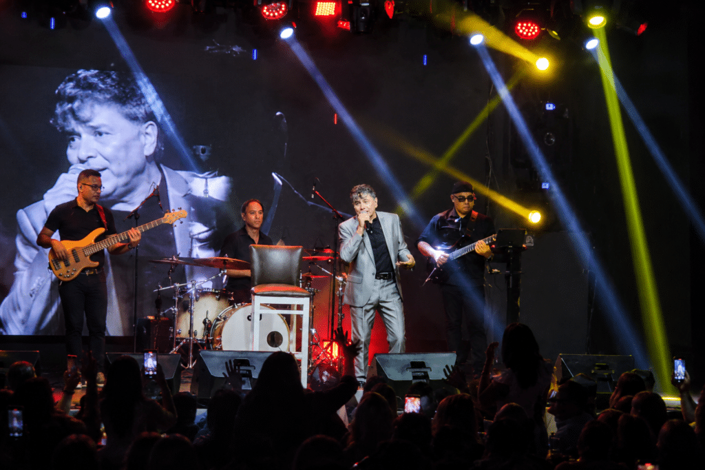 Álvaro Torres vive emotivo reencuentro con su público en Hard Rock Santo Domingo / Karina Jiménez