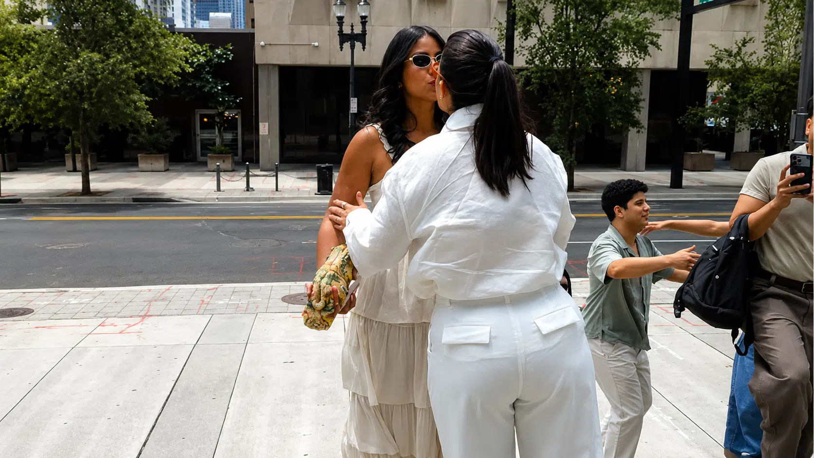 Belkis Marie Batista besa a su pareja Isabella Espinal