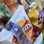 Diputados aprueban en primera discusión proyecto que regula venta de comida chatarra en cafeterías de escuelas