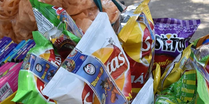 Diputados aprueban en primera discusión proyecto que regula venta de comida chatarra en cafeterías de escuelas