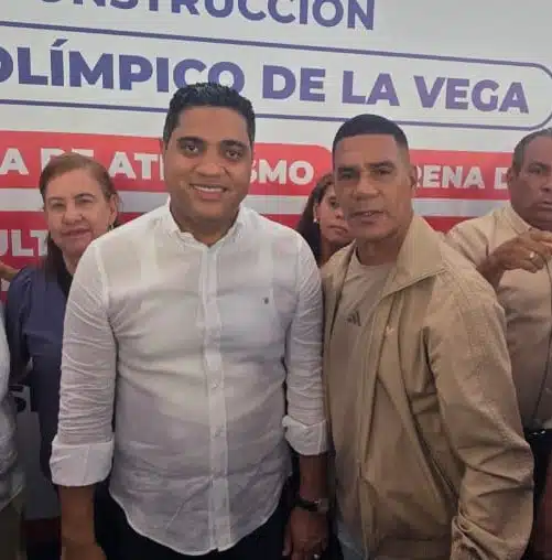 El presidente de la Federación Dominicana de Atletismo, ingeniero Alexis Peguero junto al ministro de Deportes, Kelvin Cruz.