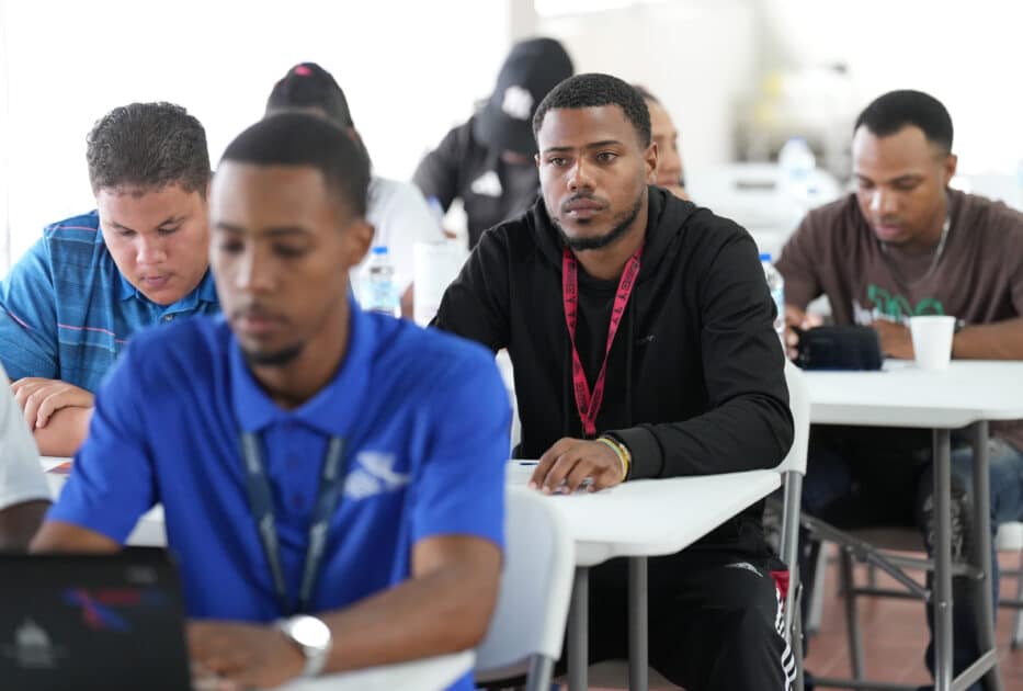 Parte de los participantes en el curso de actualización técnica de BMX impartido por el Comité Organizador de los Juegos Santo Domingo 2026.