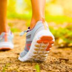 Olvídate del mito de los 10, 000 pasos: científicos revelan cuánto caminar para no engordar