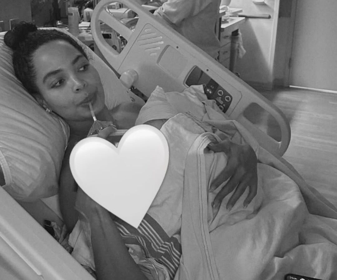 Kimberly Jiménez anuncia el nacimiento de su hijo Mateo y celebra su primer Día de las Madres.