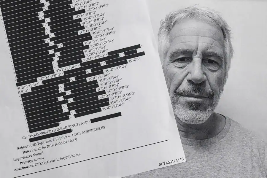 Persona junto a documento con datos confidenciales y código de barras.