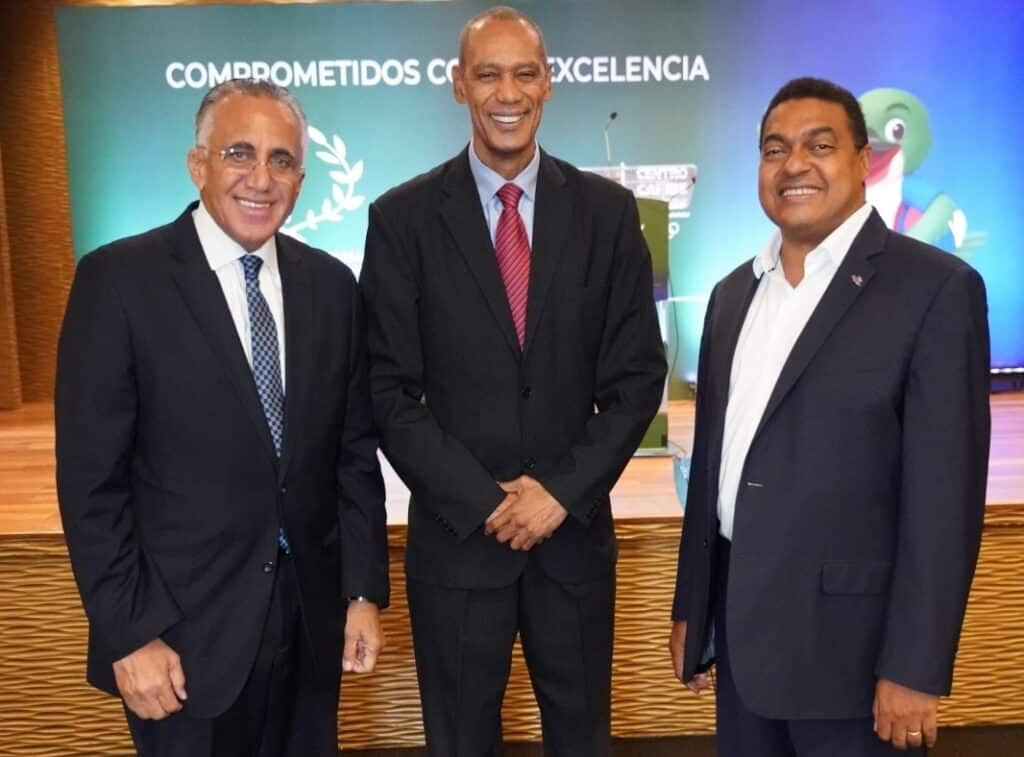 Luis Mejía de Centro Cribe Sports, Felipe Payano y José P. Monegro.