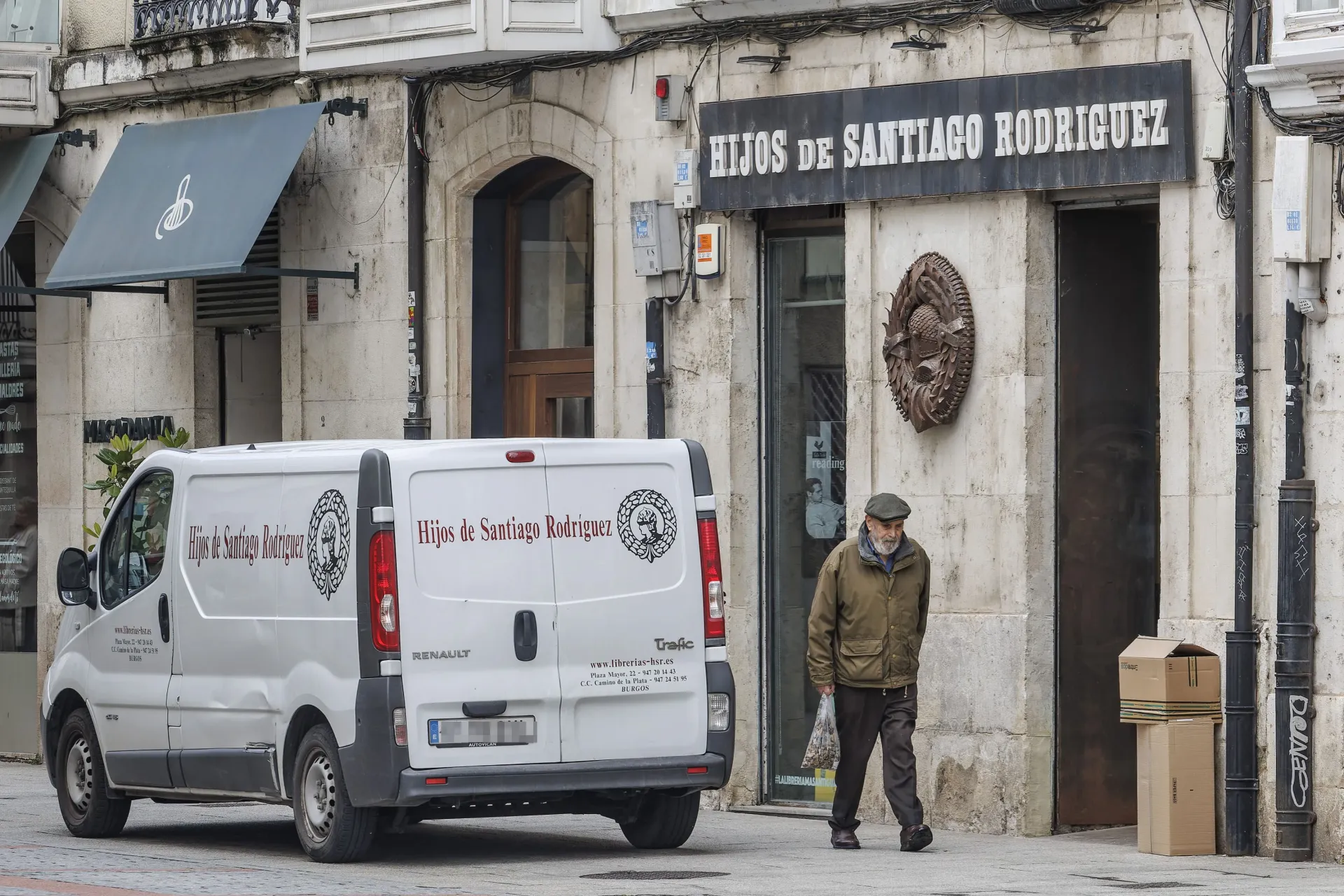 La librería más antigua de España, "Hijos de Santiago Rodríguez", cierra sus puertas. EFE/Santi Otero.
