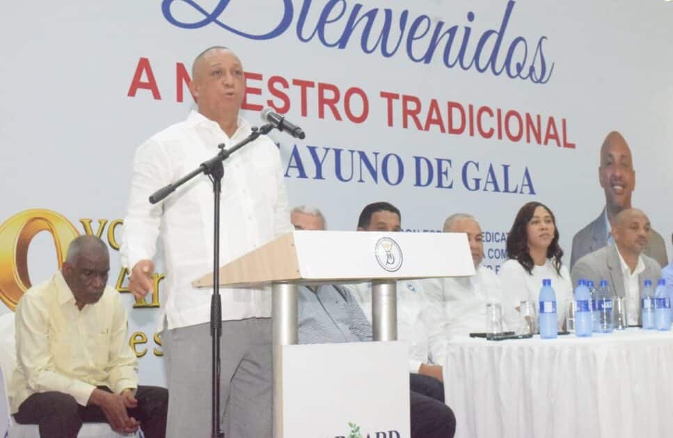 Gilberto De la Cruz (Mañiño), presidente del club Renacer, tuvo cargo las palabras centrales del acto por el 59 aniversario del club Renacer