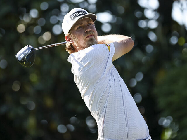 El noruego Kristoffer Reitan firmó una tarjeta de 69 golpes (-2) el domingo para imponerse por dos golpes a Rickie Fowler y Nicolai Hojgaard en el Truist Championship, logrando así su primera victoria en el PGA Tour.