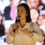 Fotografía de la candidata presidencial peruana Keiko Fujimori hablando durante un evento este sábado, en Lima (Perú). EFE/ Paolo Aguilar.