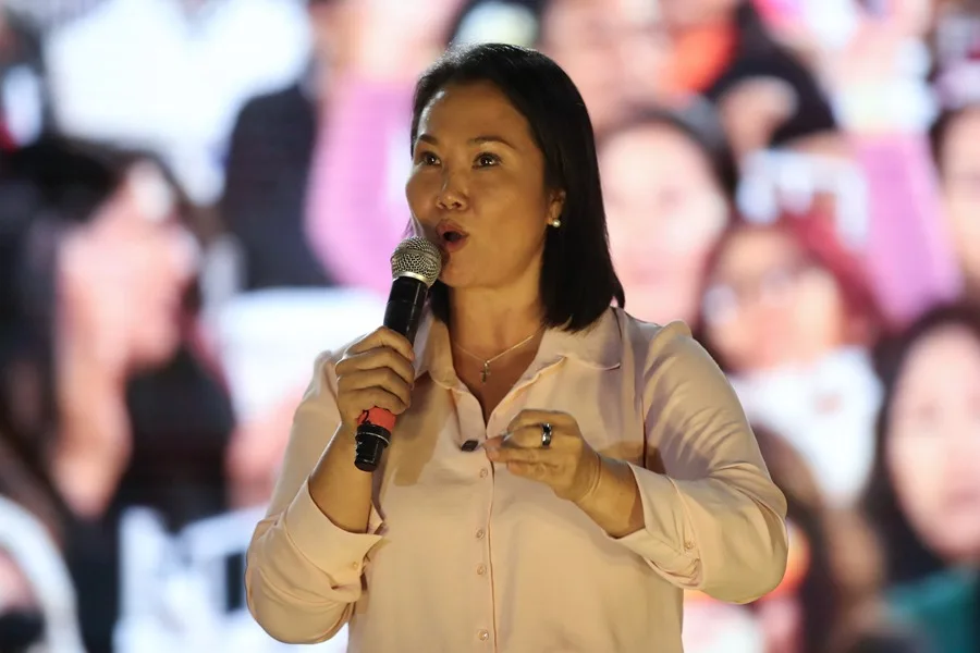 Fotografía de la candidata presidencial peruana Keiko Fujimori hablando durante un evento este sábado, en Lima (Perú). EFE/ Paolo Aguilar.