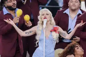 La actriz y cantante Lady Gaga durante el show intermedio de la final del Super Bowl LX