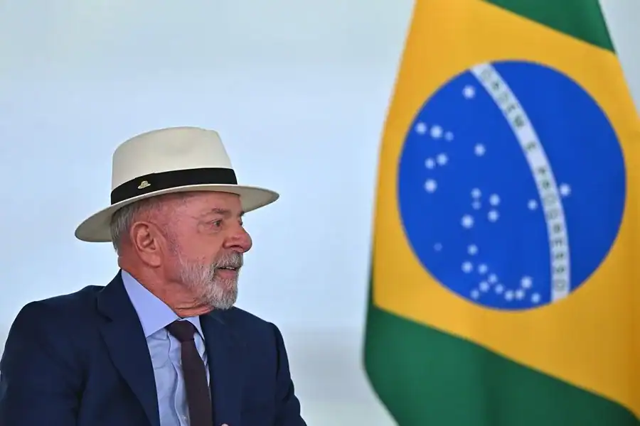 El presidente de Brasil, Luiz Inácio Lula da Silva, reacciona en la ceremonia de presentación de nuevos embajadores, este 6 de mayo de 2026, en el Palacio del Planalto, en Brasilia (Brasil). EFE/ André Borges.