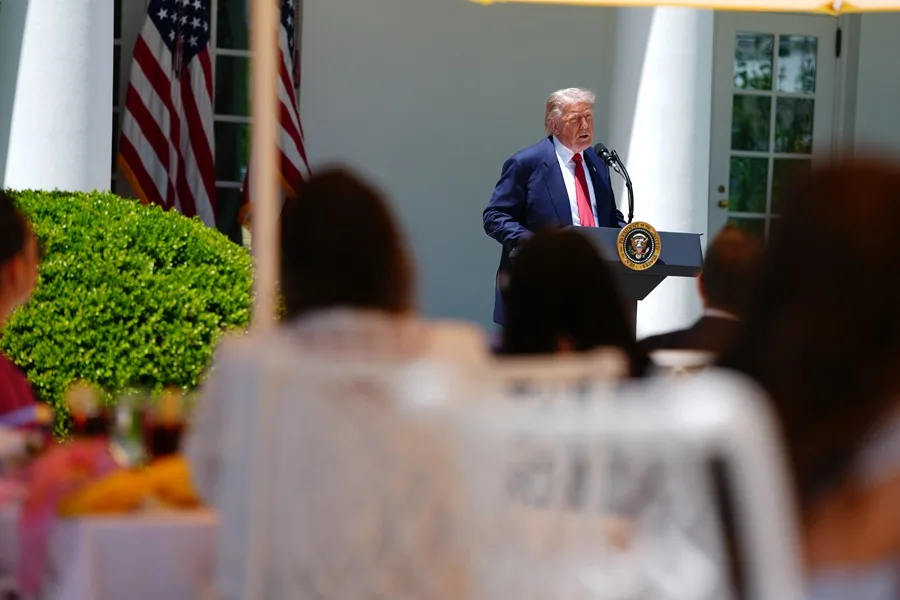 El presidente de Estados Unidos, Donald Trump, habla en la Casa Blanca durante un acto por el Día de la Madre, este 8 de mayo de 2026. EFE/Aaron Schwartz/Pool.