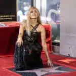 La cantante estadounidense Miley Cyrus durante la ceremonia en la que se le ha concedido una estrella en el Paseo de la Fama de Hollywood, en Los Ángeles, California, este viernes.