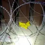 Hallan 19 migrantes ocultos en drenaje fronterizo de EE. UU.