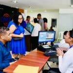 Personal de la ONDA asiste a los autores que acuden a registrar sus obras a la sede de ese organismo en el Distrito Nacional.