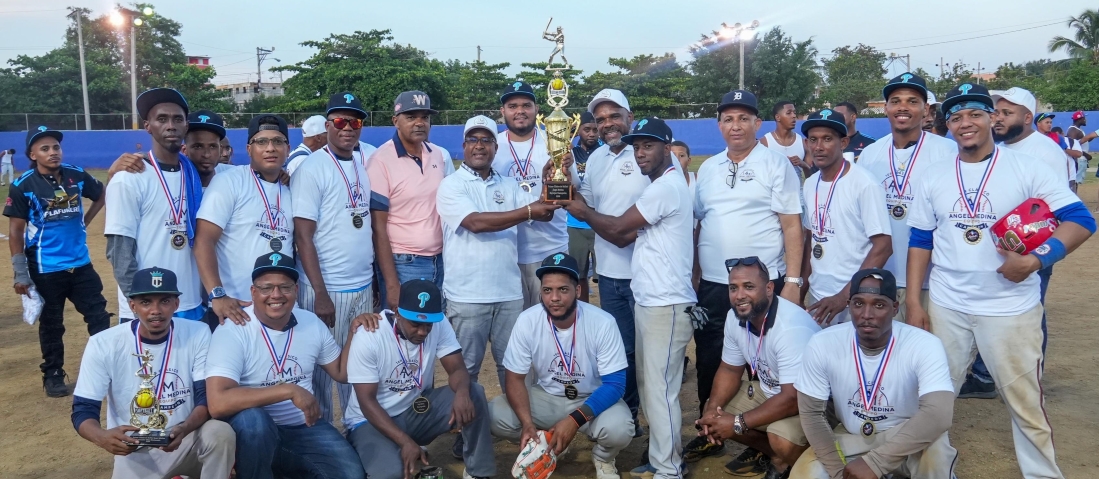 Los Plafoneros se coronaron como campeón del primer clásico Ángel Medina, Los Alcarrizos 2026. Recibieron RD$100 mil en efectivo, un trofeo y, franelas y medallas para cada uno de los jugadores.