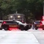 Agentes del Servicio Secreto y de la Policía en un perímetro de seguridad alrededor de la Casa Blanca este sábado, en Washington (EE.UU.).