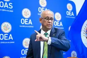 Representante de la OEA en una conferencia sobre avances en apoyo a Haití.