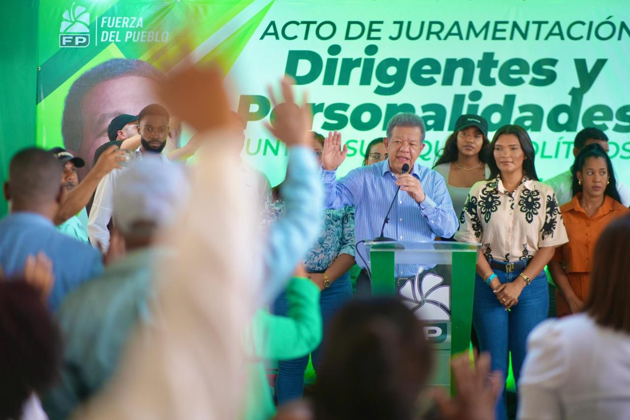Leonel agenda política en Barahona.