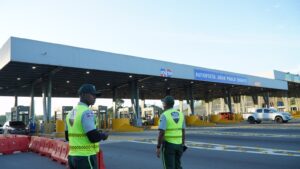 Agentes de la Dirección General de Seguridad de Tránsito y Transporte Terrestre (DIGESETT)
