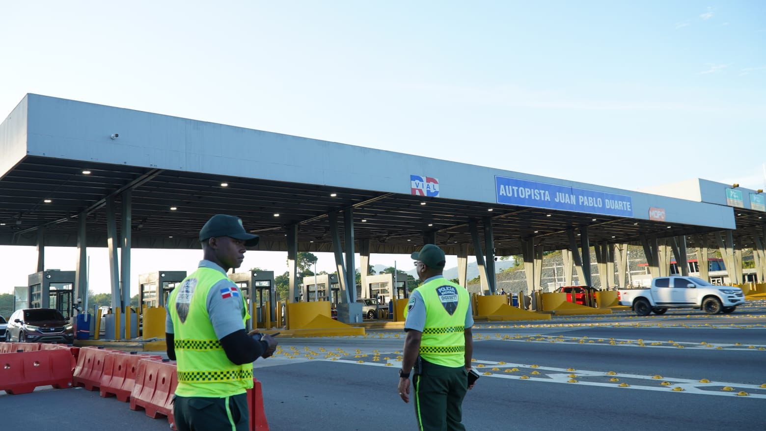 Agentes de la Dirección General de Seguridad de Tránsito y Transporte Terrestre (DIGESETT)