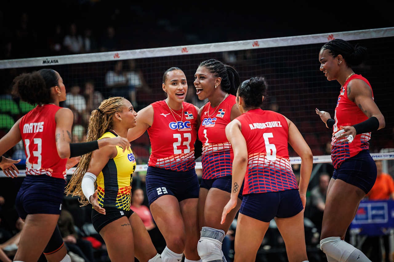 Las voleibolistas dominicanas celebran uno de los partidos ganados el año pasado en la VNL.