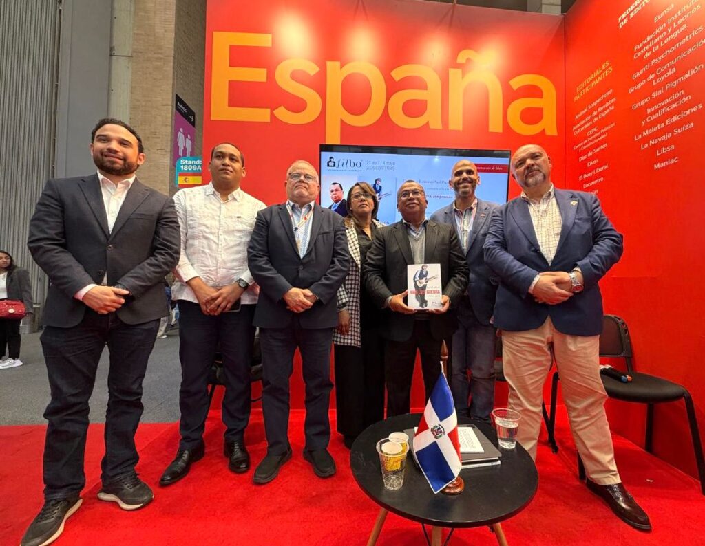 Euri Cabral eleva “figura y devoción” de Juan Luis Guerra, tras lanzar un libro en su honor