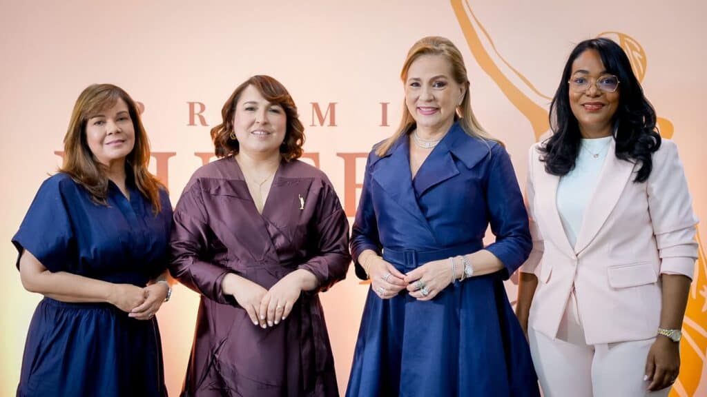 Mujeres destacadas en reconocimiento por su trayectoria profesional en República Dominicana.