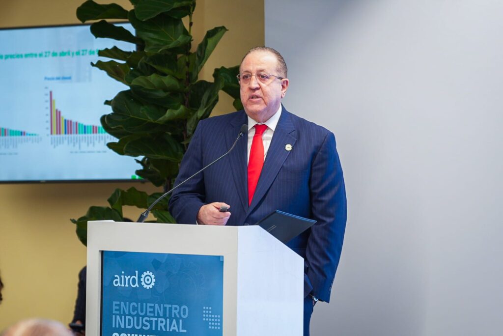 Magín Díaz asegura que el Gobierno ha dado buena cara a los desafíos económicos que enfrenta el país