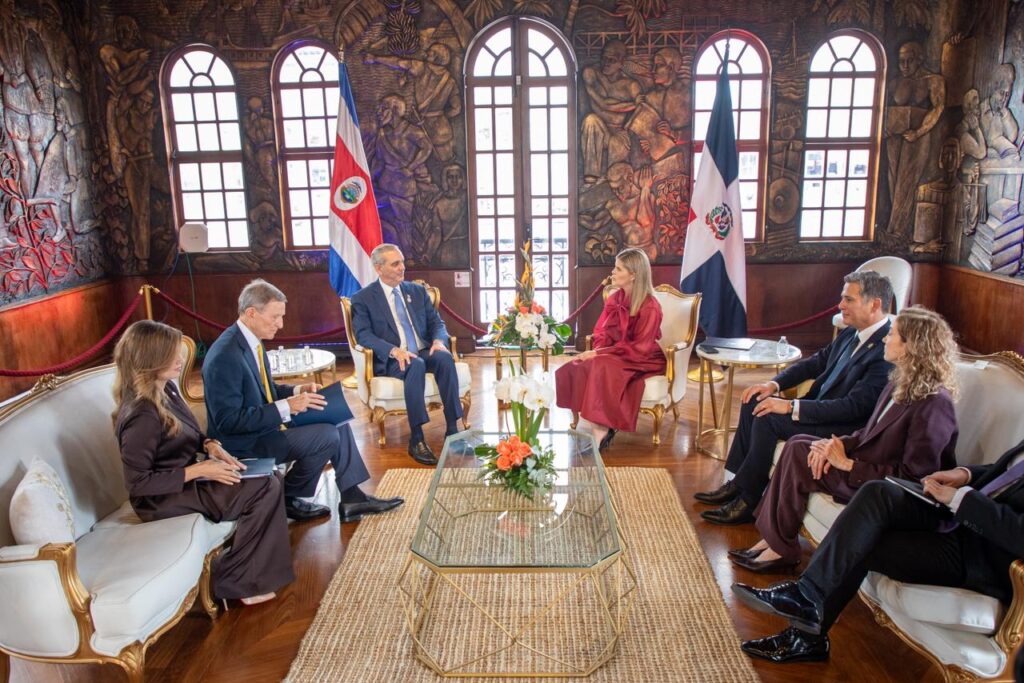 Durante el encuentro entre los mandatarios de ambos países, se abordaron temas para fortalecer los lazos fraternales, el comercio y la diplomacia entre ambas naciones.
