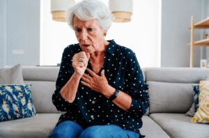 La evidencia muestra que los adultos mayores de 50 años tienen hasta 6,4 veces más riesgo de desarrollar neumonía neumocócica en comparación con adultos más jóvenes.