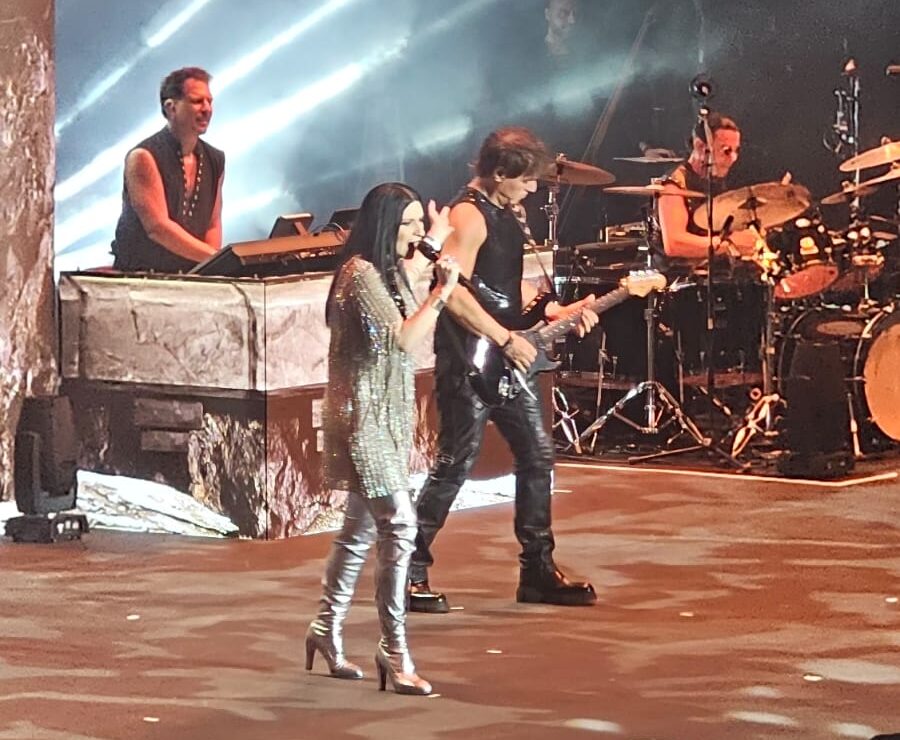 Laura Pausini en el Óvalo de la Feria Ganadera