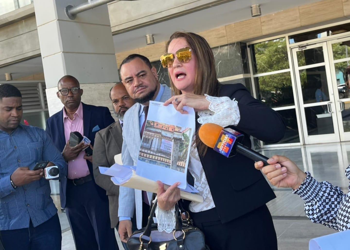 Familia pide ayuda de las autoridades ante desalojo "ilegal y arbitrario" en el sector Renacimiento