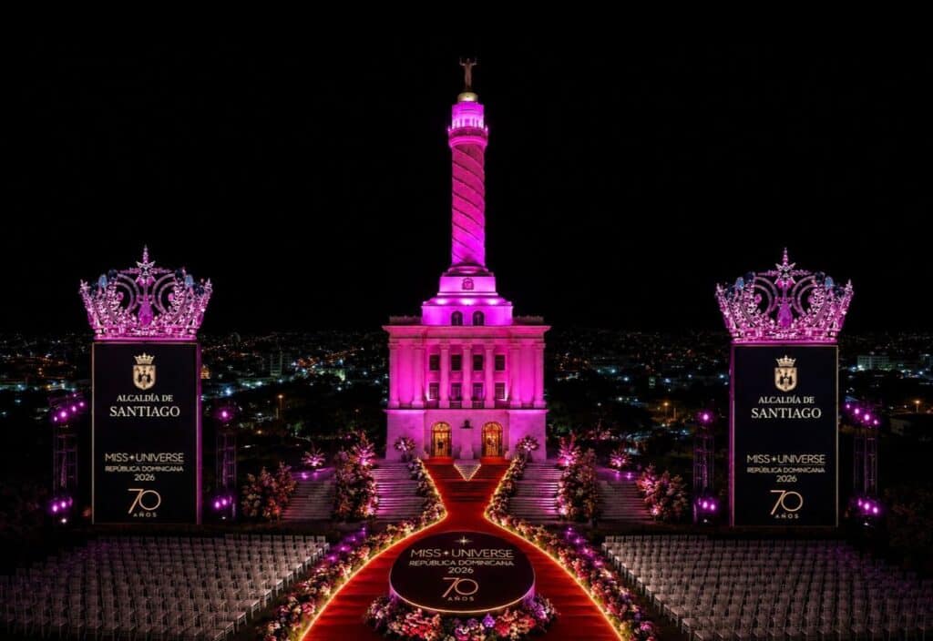 La magia de Miss República Dominicana ilumina el Monumento de Santiago en su 70 aniversario