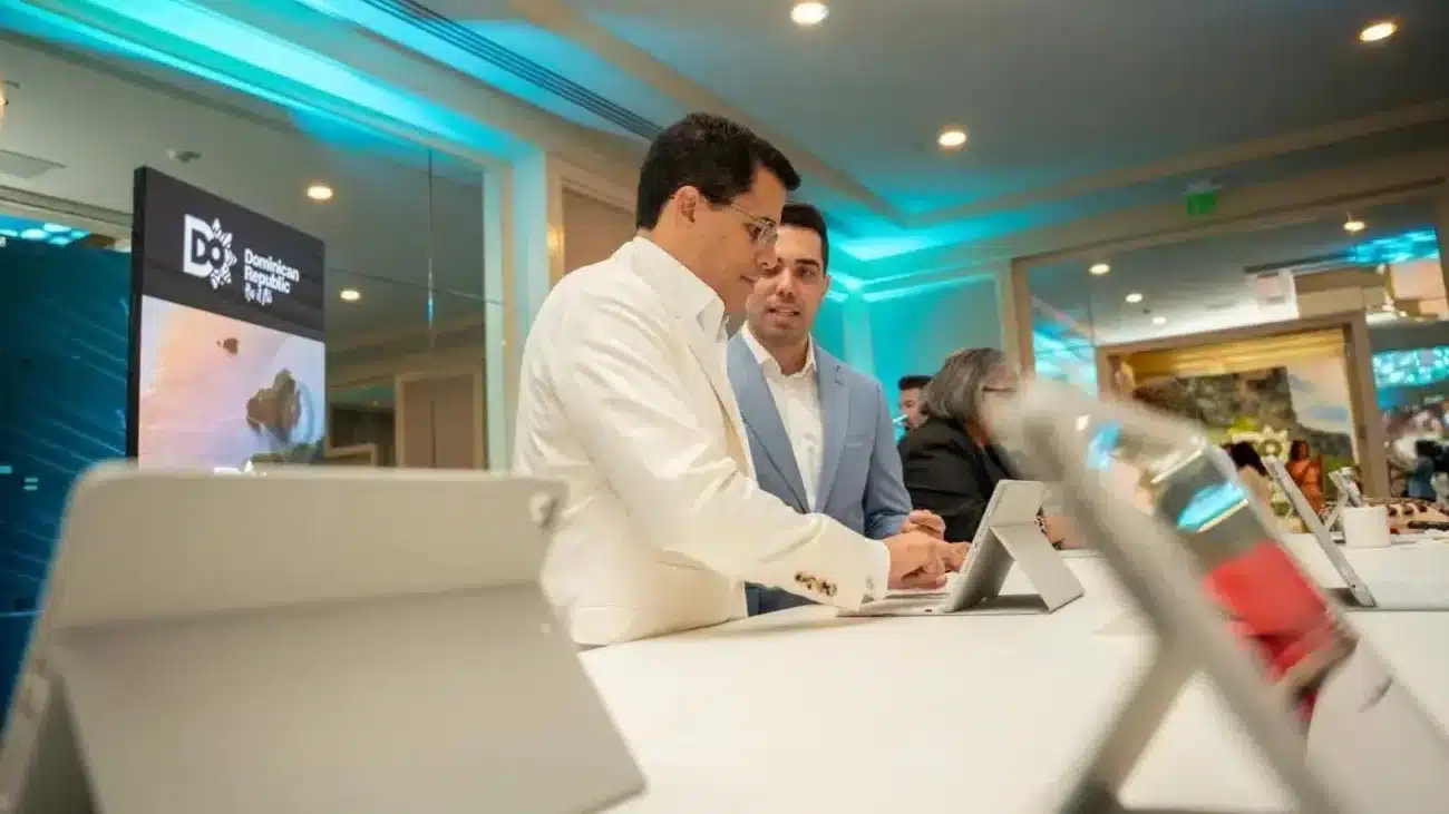 Turismo lanza plataforma de inteligencia artificial para transformar la experiencia del viajero a RD