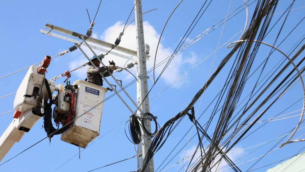 Concluyen rehabilitación de redes eléctricas en Los Tres Brazos con inversión superior a USD 8.9 millones