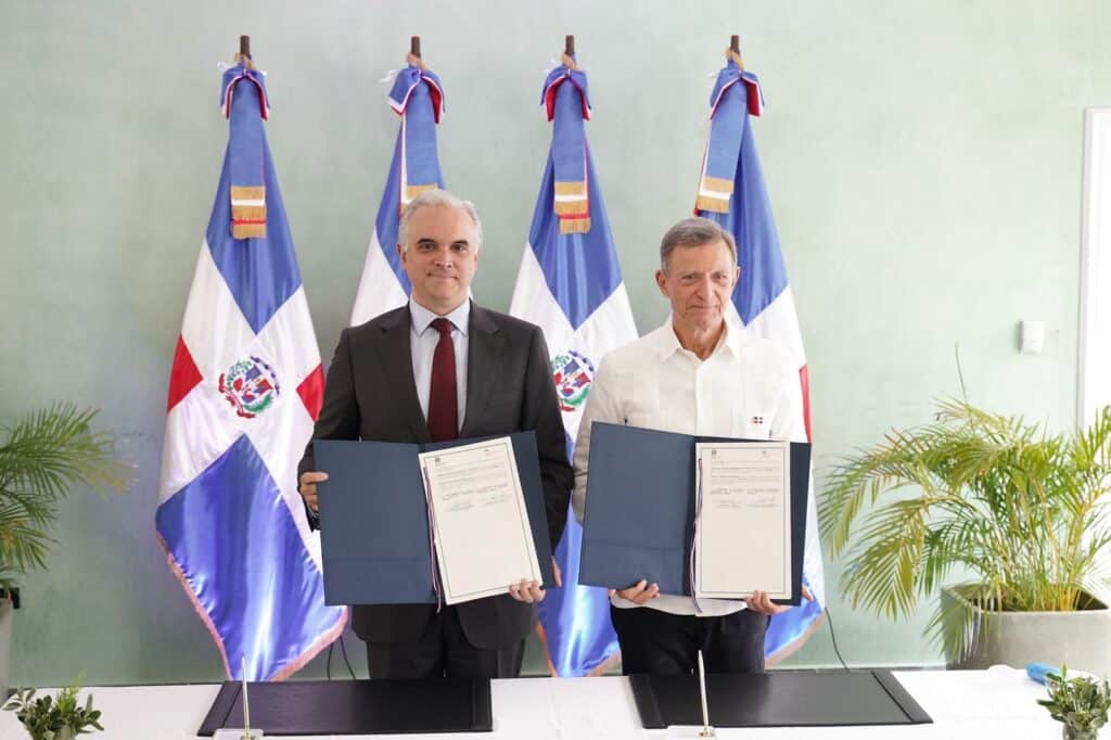 Ministerios firman acuerdo que facilita Pruebas Nacionales a jóvenes que terminaron su bachillerato y residen en el extranjero