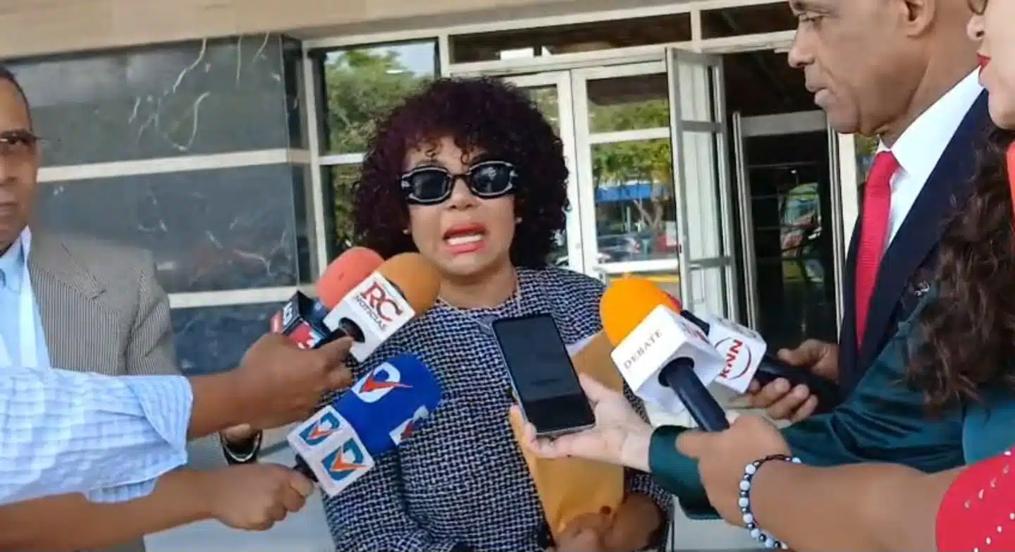 Cheddy García acude a la PGR por caso de allanamiento y robo denunciado por su hija Chelsy Bautista
