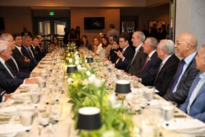 Presidente Abinader sostiene encuentro con líderes empresariales panameños para ampliar oportunidades de inversión