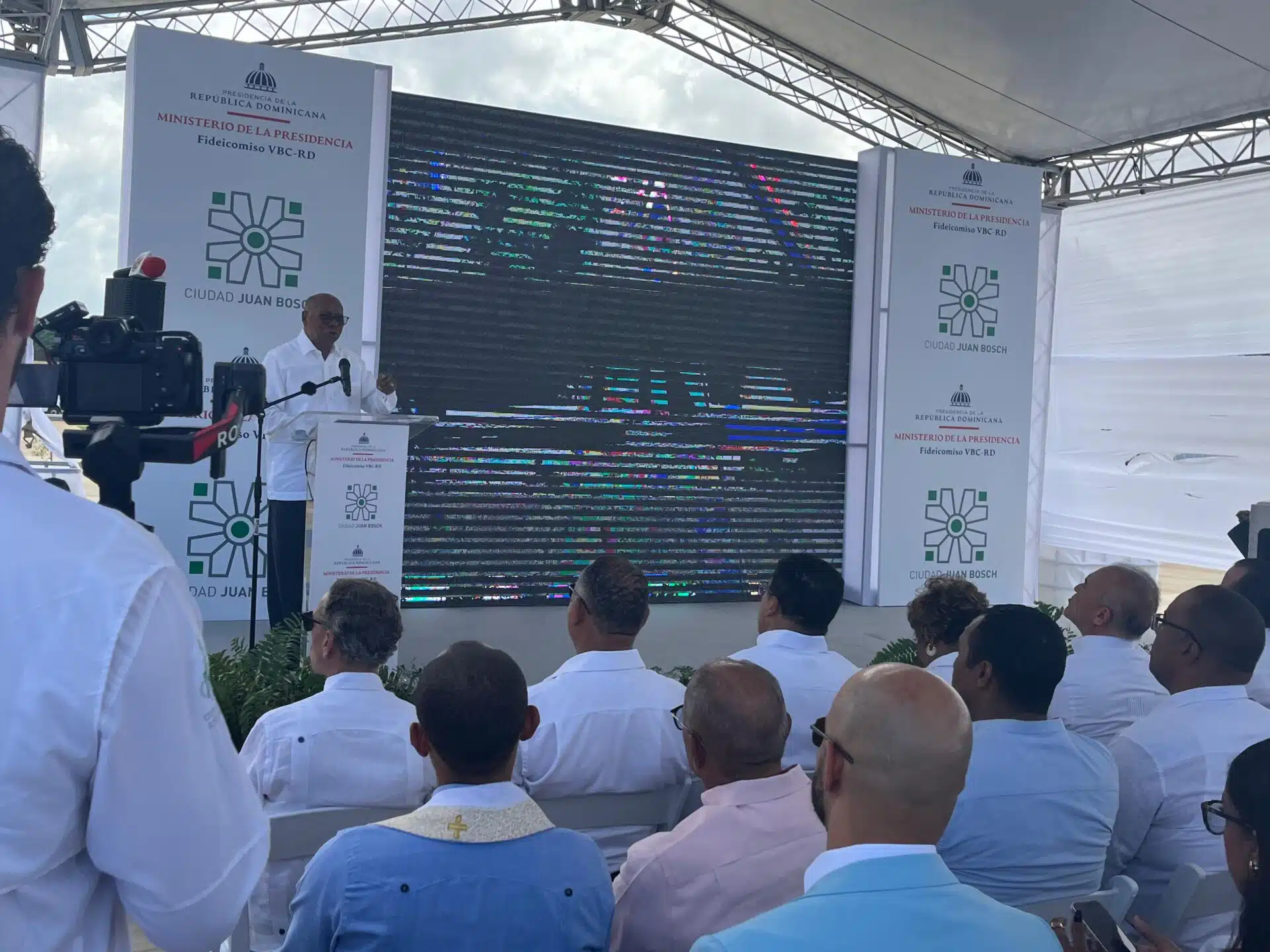 Gobierno inaugura la Plaza Constitución en Ciudad Juan Bosch con una inversión de 222 millones de pesos