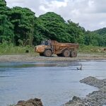 Denuncian extracción ilegal en río Haina peligra abastecimiento de agua; comunitarios marcharán este sábado
