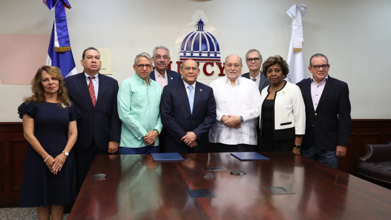 Mescyt y CAAM-HP renuevan acuerdo para fortalecer acreditación internacional de escuelas de medicina