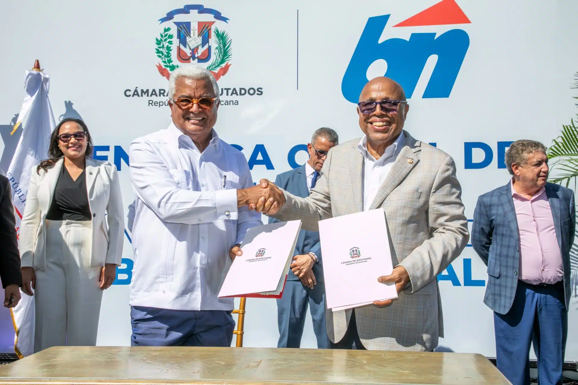 Entrega del Club del Legislador a Infotep