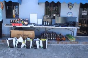 Autoridades arrestan hombre acusado de estafa electrónica mediante internet satelital en SDO